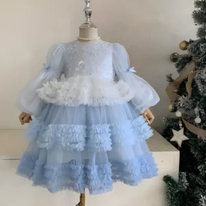 Изящное многослойное платье из фатина